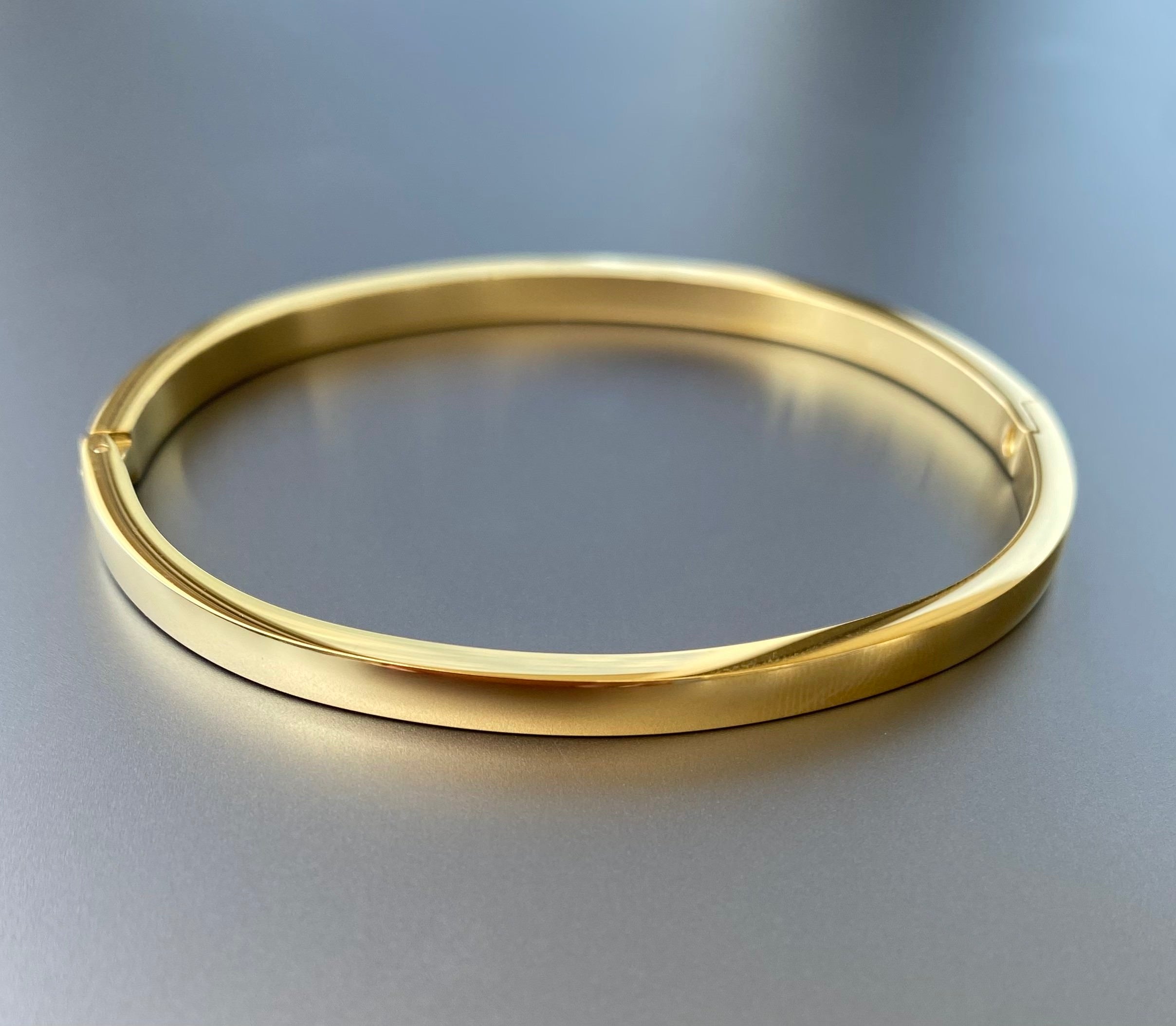 Classic Oval Gold Bangle