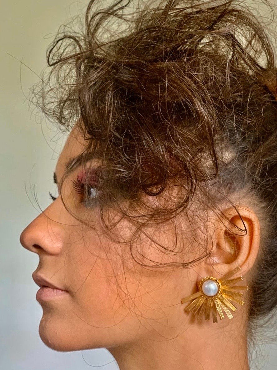 Demi Statement Sofia Pearls