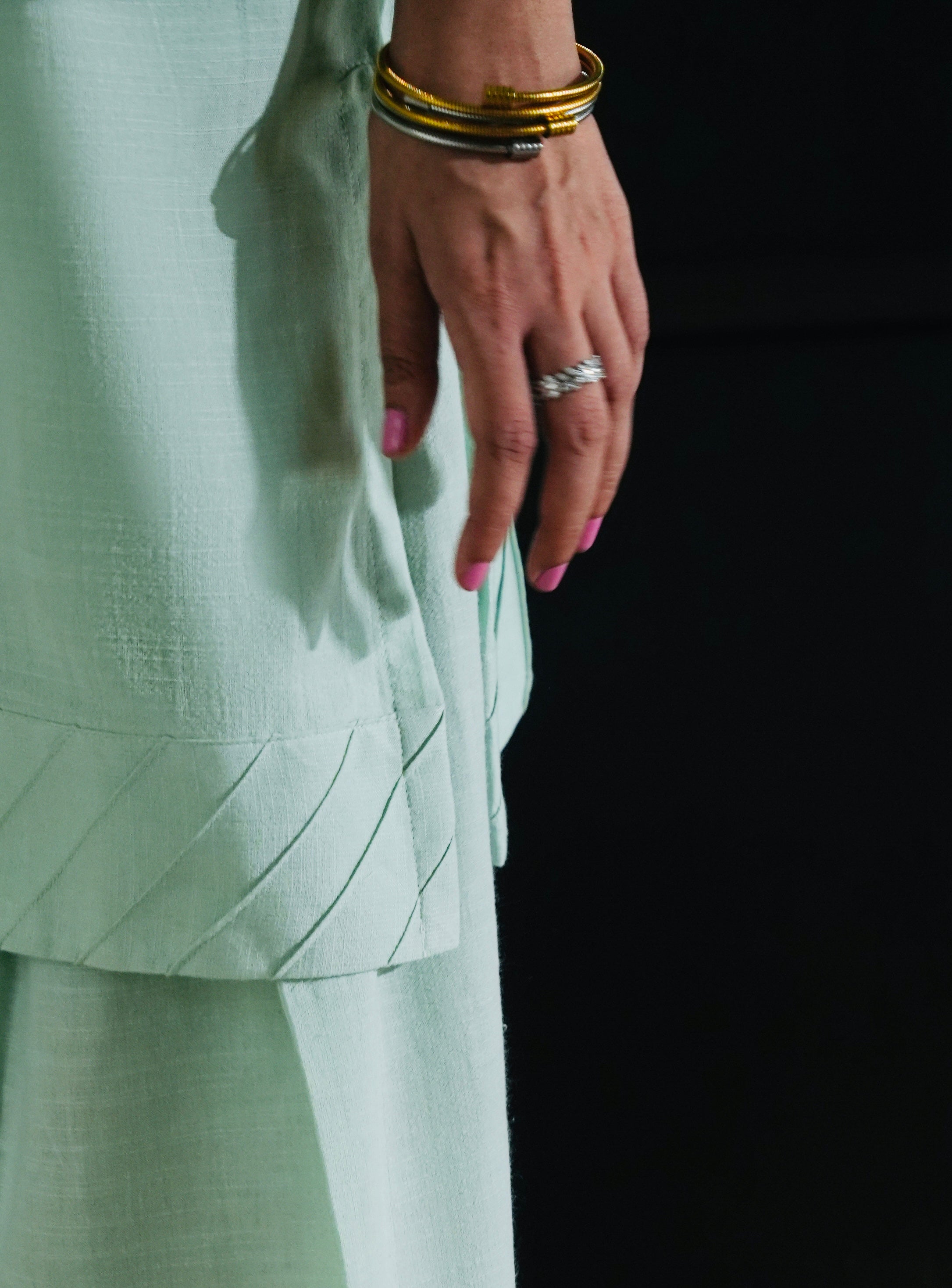 Wraparound Ribbed Bangle in Yellow Gold