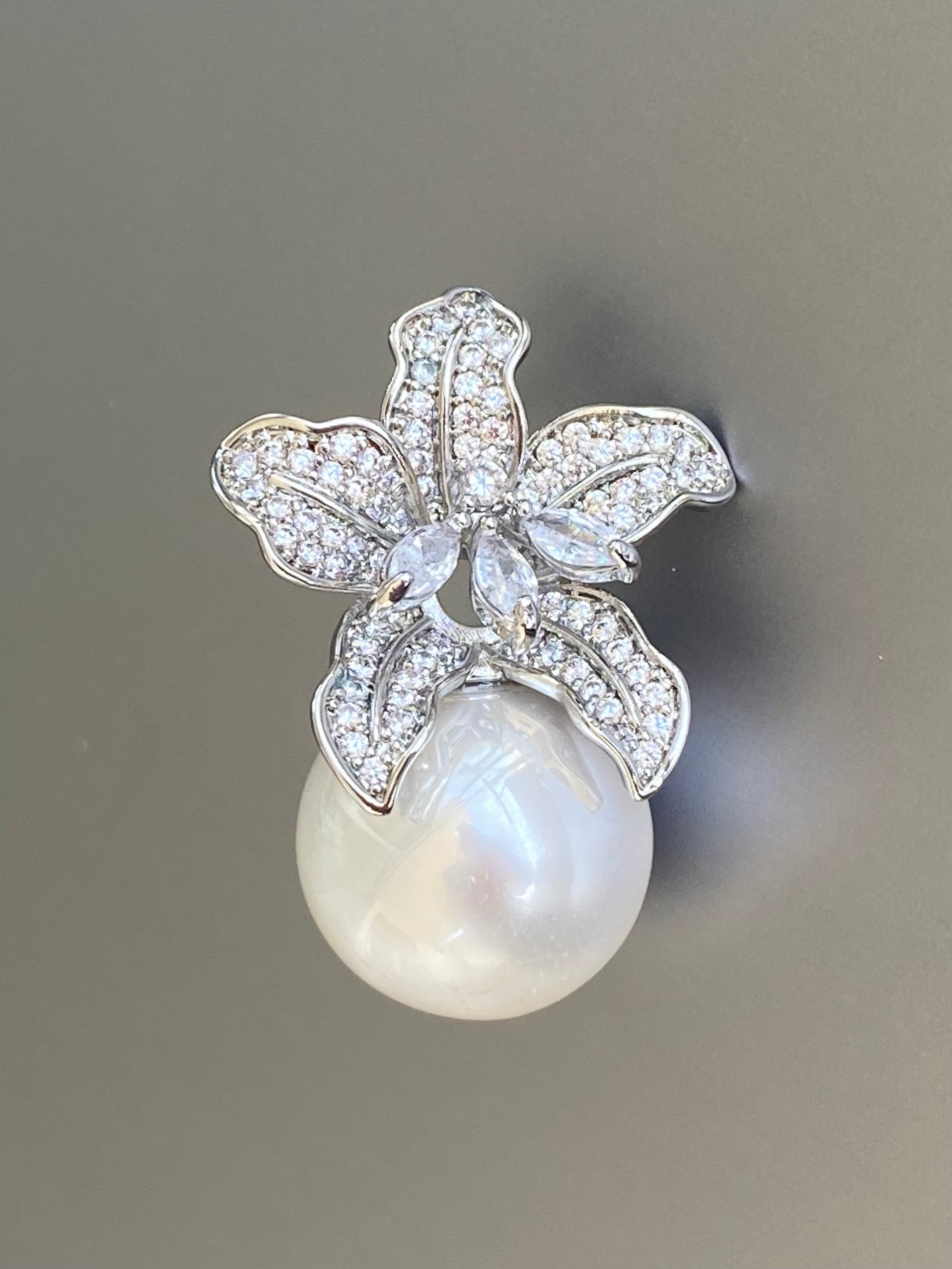 Statement Bianca Pearl Drops